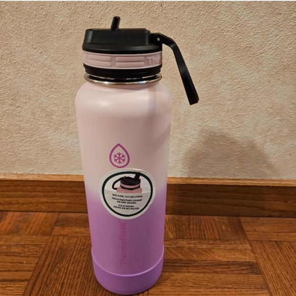 Thermoflask 40oz Stainless Steel Insulated Water Bottles with tilt frees… - Picture 1 of 7